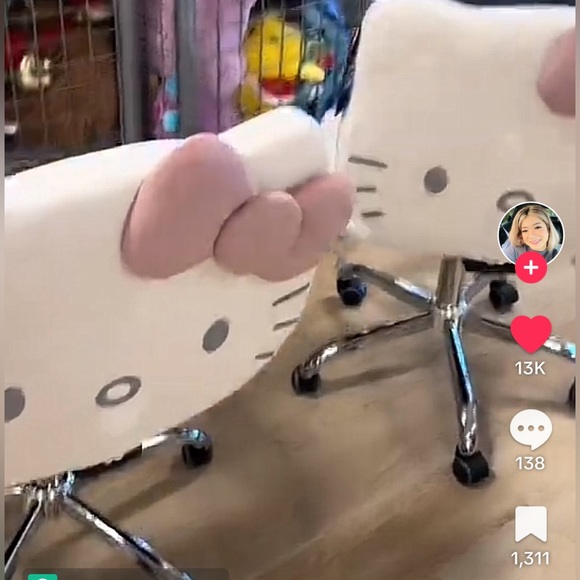 Hello Kitty, famous TikTok chair - Picture 4 of 5